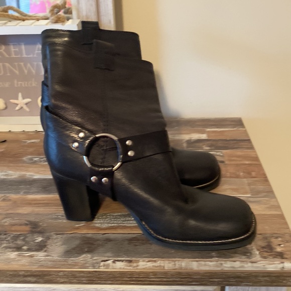 EUC SEXY 🔥 MIA Black Leather Biker Motorcycle Western Harness  Boots - 9M - Picture 13 of 16